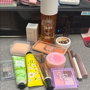 Makeup bundle 15 pieces price firm LOE